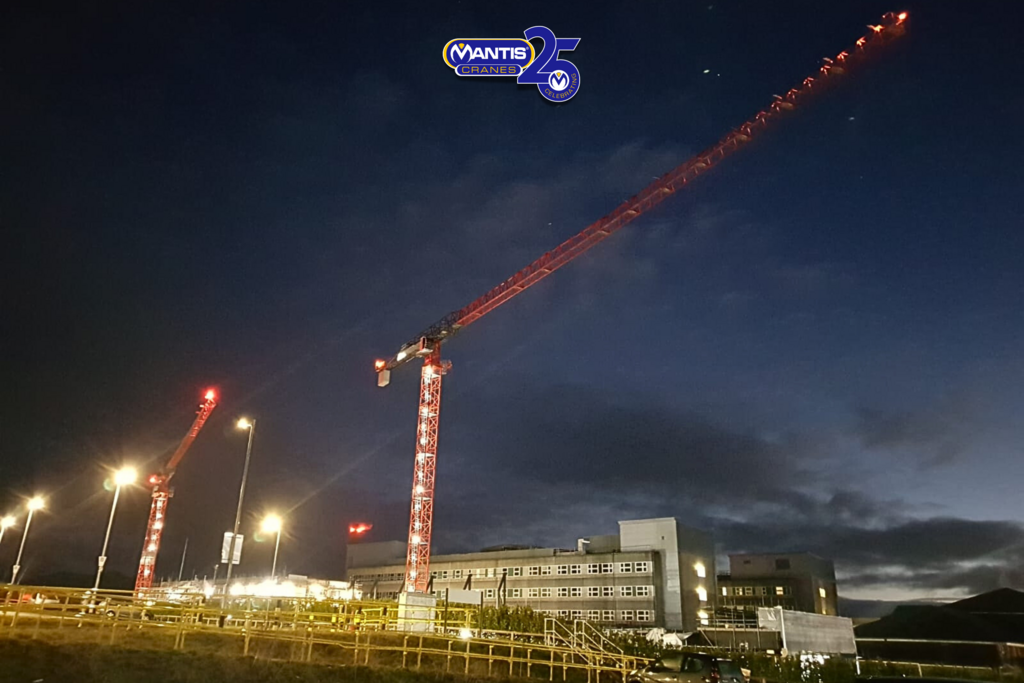 Освещение башенного крана для безопасной работы зимой - система подсветки обеспечивающая видимость конструкции в сложных погодных условиях