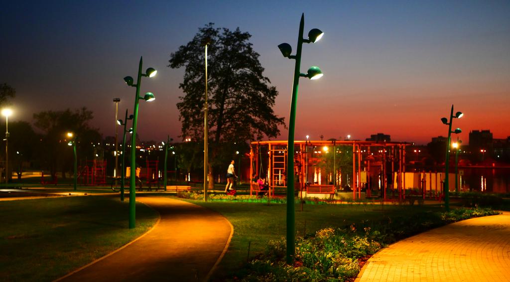 Технические аспекты проектирования уличного освещения парков: выбор оборудования и материалов