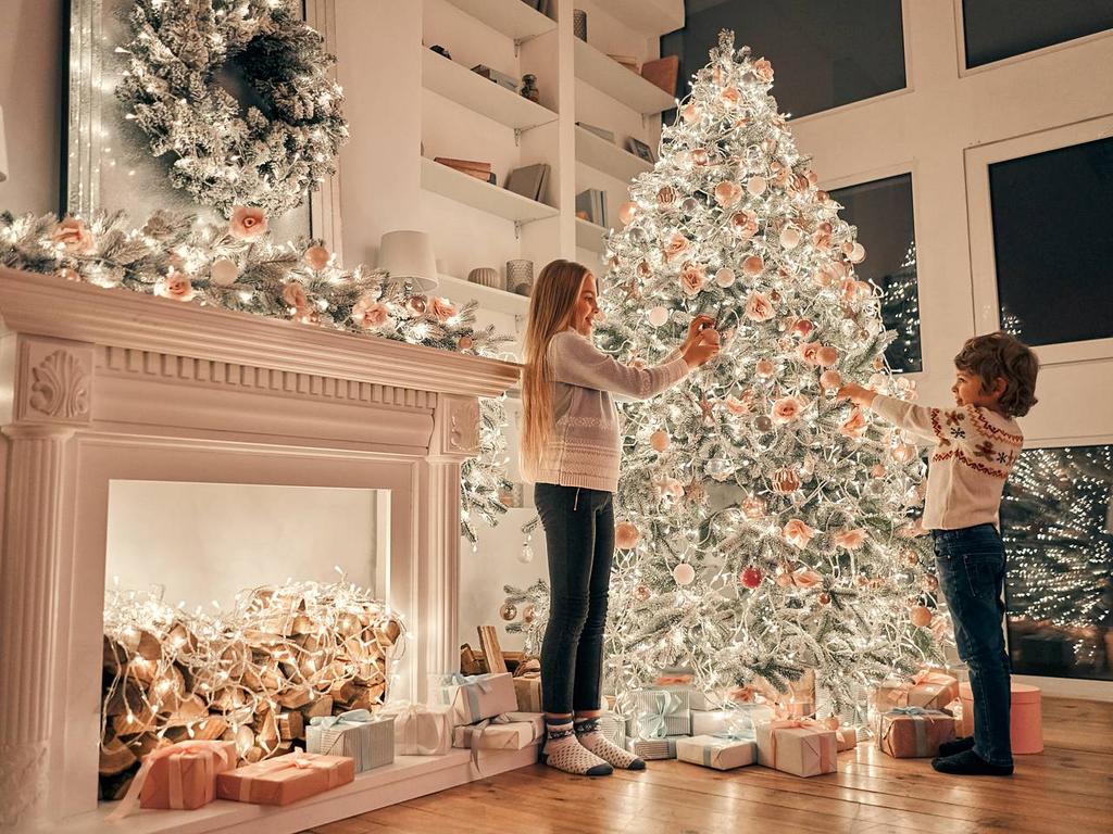 Современные технологичные световые решения для уличной елки с LED-подсветкой и умным управлением