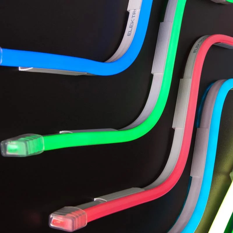 Профессиональный монтаж гибкого неона в каркас натяжного потолка с демонстрацией правильного крепления и подключения