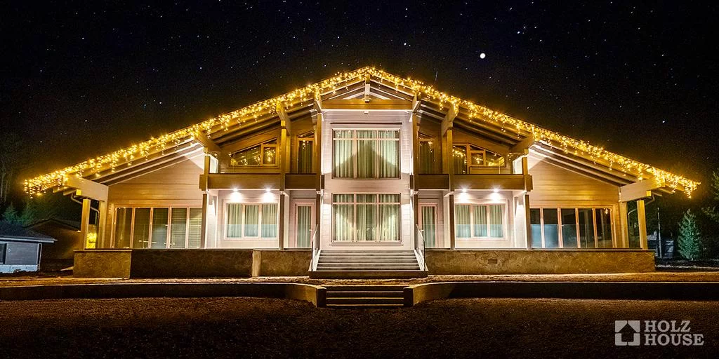 Акцентное освещение архитектурных элементов фасада с использованием направленных светильников для создания объемных световых композиций