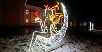 Оформление ДК гирляндами, световыми фигурами, дюралайтом, неоном и иллюминацией.