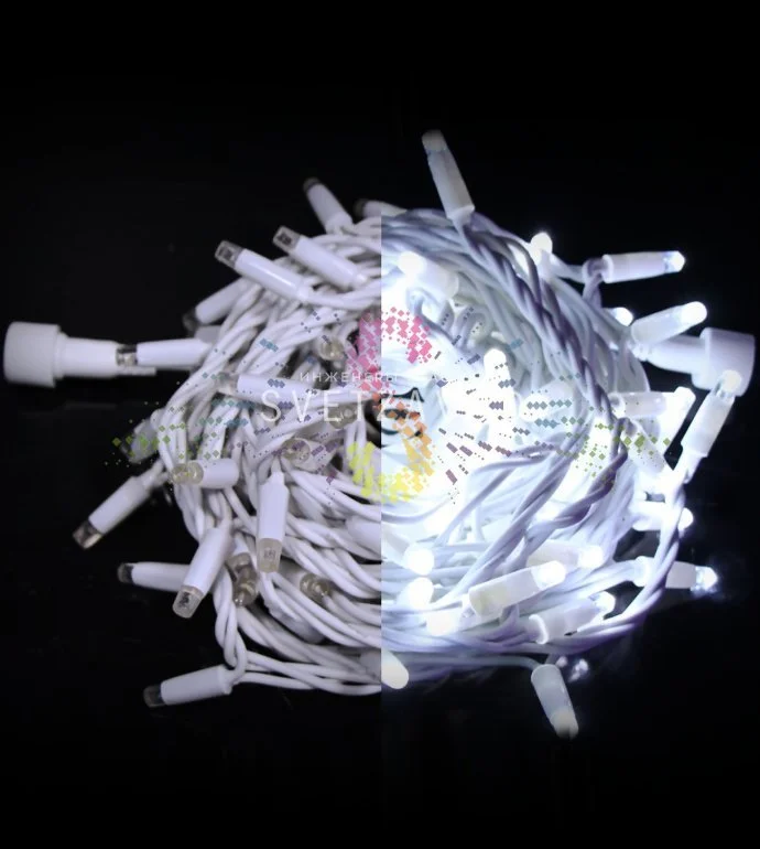 Крупный план гирлянды Стринг Лайт Rich Led: белый резиновый провод, светодиоды с защитными колпачками, расстояние 10 см.