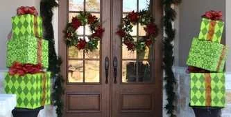 30 идей, как украсить входную дверь к Новому году 30 идей, как украсить входную дверь к Новому году