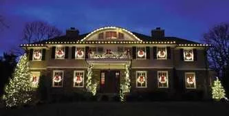 Украшение крыши дома гирляндой белт лайт