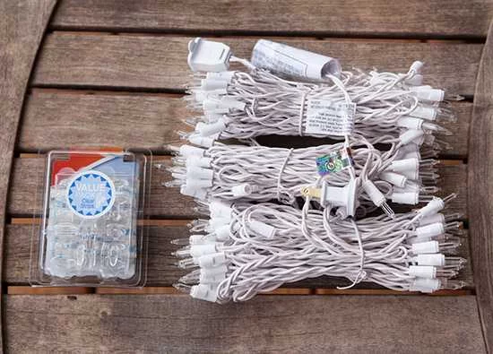 Установка крючков для светового занавеса