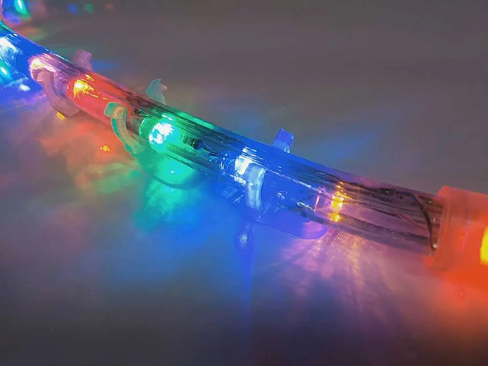 Монтаж дюралайта на клипсы