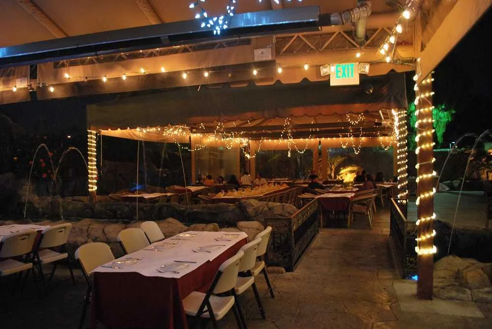 Варианты освещения для летнего кафе