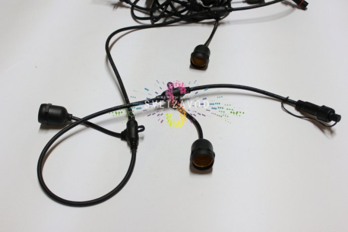 Детальное фото гирлянды Лофт Belt Light: черный каучуковый кабель длиной 10м, влагозащищенные патроны E27 с шагом 50см, степень защиты IP65. Детальное фото гирлянды Лофт Belt Light: черный каучуковый кабель длиной 10м, влагозащищенные патроны E27 с шагом 50см, степень защиты IP65.