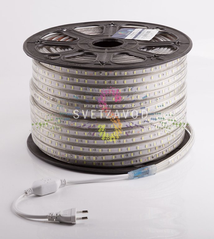 Крупный план светодиодной ленты Тейп Лайт 60SMD5730 в прозрачной влагозащищенной оболочке, демонстрирующий плотное расположение диодов и сечение 13х6.5 мм.