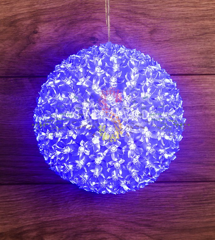Детальное фото светодиодного шара Сакура синего цвета. Видны пластиковый каркас и 200 светодиодов. Размеры 20 см, питание 220В, степень защиты IP65.