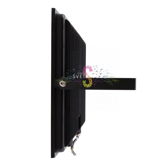 Крупный план светодиодного прожектора REXANT 300Вт с черным алюминиевым корпусом, стеклянным рассеивателем и элементами крепления. Крупный план светодиодного прожектора REXANT 300Вт с черным алюминиевым корпусом, стеклянным рассеивателем и элементами крепления.