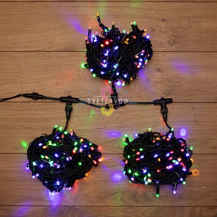 Крупный план светодиодной гирлянды Клип Лайт Спайдер, черный провод ПВХ, светодиоды DIP, расстояние 15 см, контроллер с программами.