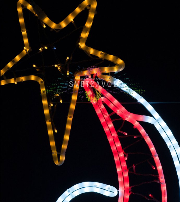 Детальное фото светодиодной консоли Комета размером 120х50 см, установленной на уличной опоре. Видны металлический каркас и яркие светодиоды.