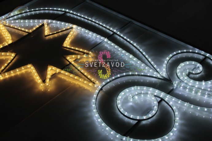 Крупный план светодиодной консоли 'Альтаир' размером 150 на 82 см в белом корпусе, установленной на столб, с видимой металлической конструкцией и звездными мотивами.