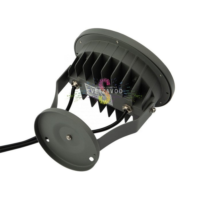 Детальное фото поворотного точечного прожектора Rexant: серый алюминиевый корпус, стеклянный рассеиватель, крепление для накладного монтажа. Детальное фото поворотного точечного прожектора Rexant: серый алюминиевый корпус, стеклянный рассеиватель, крепление для накладного монтажа.