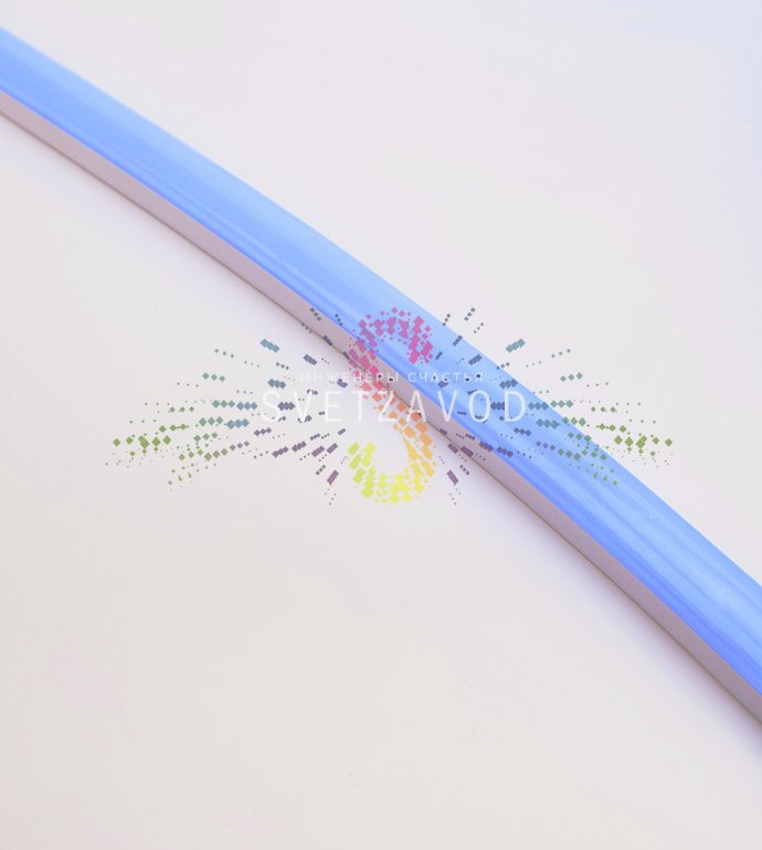 Крупный план синего светодиодного гибкого неона D-образного сечения 16х16 мм. Видны светодиоды SMD2835, матовая оплетка, маркировка. Крупный план синего светодиодного гибкого неона D-образного сечения 16х16 мм. Видны светодиоды SMD2835, матовая оплетка, маркировка.