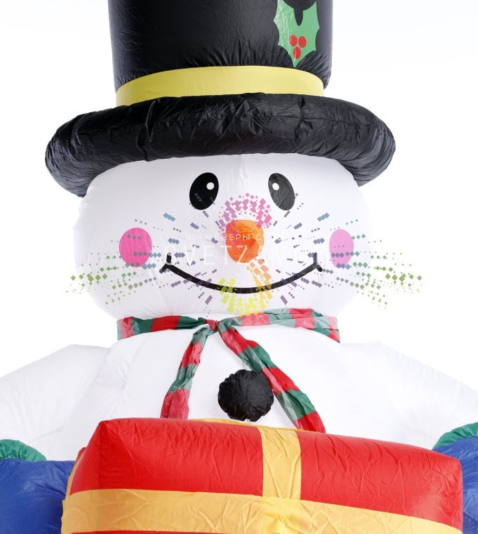 Крупный план надувной фигуры 3D Снеговика с подарком, светодиодной подсветкой и элементами крепления