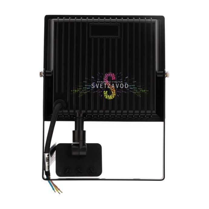 Детальное фото светодиодного прожектора REXANT 50Вт. Видны датчик движения, алюминиевый корпус черного цвета, прозрачное стекло рассеивателя и элементы крепления. Детальное фото светодиодного прожектора REXANT 50Вт. Видны датчик движения, алюминиевый корпус черного цвета, прозрачное стекло рассеивателя и элементы крепления.