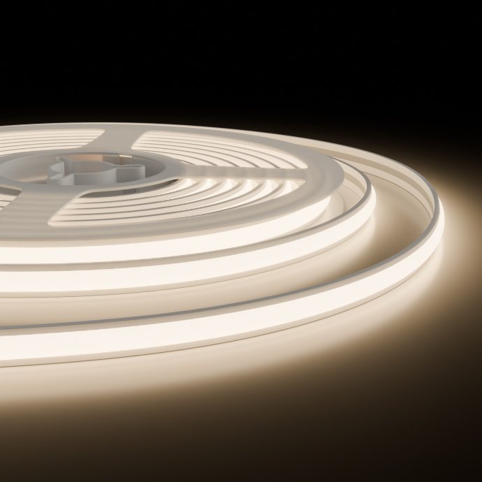Детальный вид гибкой силиконовой светодиодной ленты COB 24В 4000K с IP67, 528 LED/м, точками реза. Светит нейтральным белым.