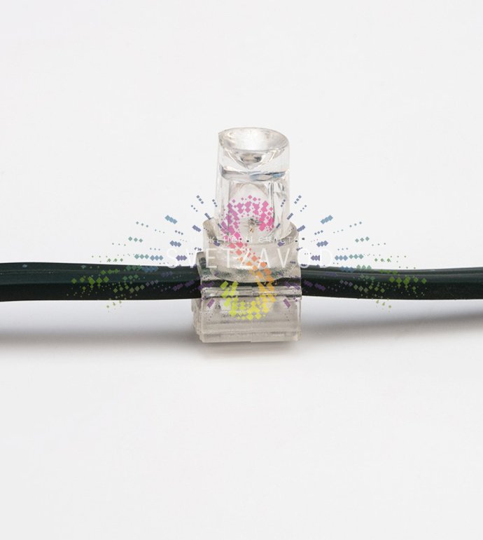 Крупный план светодиодной гирлянды Клип Лайт 12В с желтыми диодами в защитных колпачках на зеленом ПВХ-кабеле, демонстрирующий качество сборки Крупный план светодиодной гирлянды Клип Лайт 12В с желтыми диодами в защитных колпачках на зеленом ПВХ-кабеле, демонстрирующий качество сборки