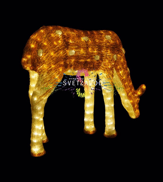 Детальное фото семьи акриловых оленей с равномерной LED-подсветкой. Видны три фигуры, коричневый корпус, монтажные кронштейны в основании, подключенный кабель и блок питания 220/24В.