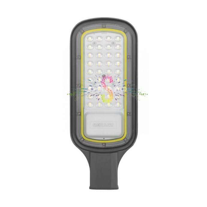 Детальное изображение светодиодного консольного уличного светильника ДКУ-03 REXANT: черный алюминиевый корпус, поликарбонатный рассеиватель, кронштейн для монтажа на опору.