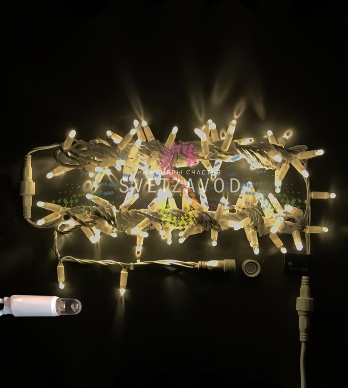 Детальное фото гирлянды-нити Стринг Лайт Rich Led: белый ПВХ провод, светодиоды с защитными колпачками, расстояние 10 см.