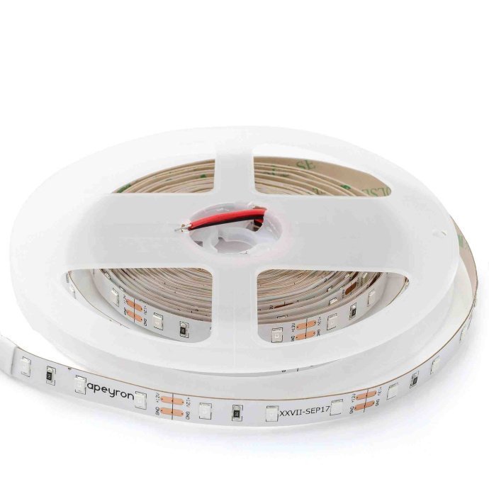 Детальное фото зелёной светодиодной ленты 12В ПРО SMD3528 IP20 60LED/м 5м на белой двухслойной основе 8мм