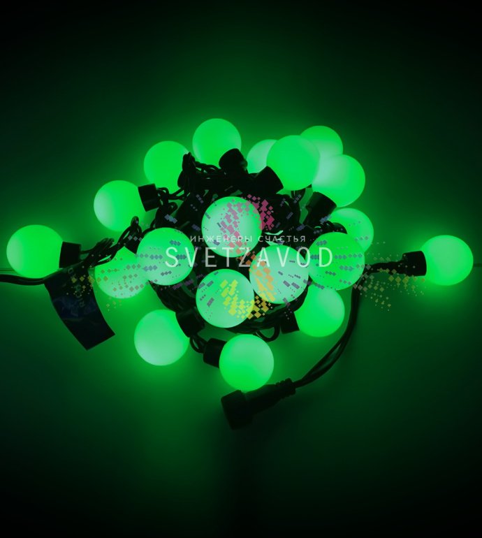Детальное фото гирлянды Шарики Rich LED: зеленые светодиодные шарики диаметром 40 мм на черном ПВХ-шнуре длиной 5 метров, степень защиты IP65.