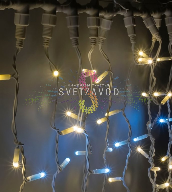 Детальное фото светодиодного дождя 2х3 метра: горизонтальный шлейф с 20 вертикальными нитями по 3 метра, белые ПВХ провода, теплые белые светодиоды в защитных колпачках.