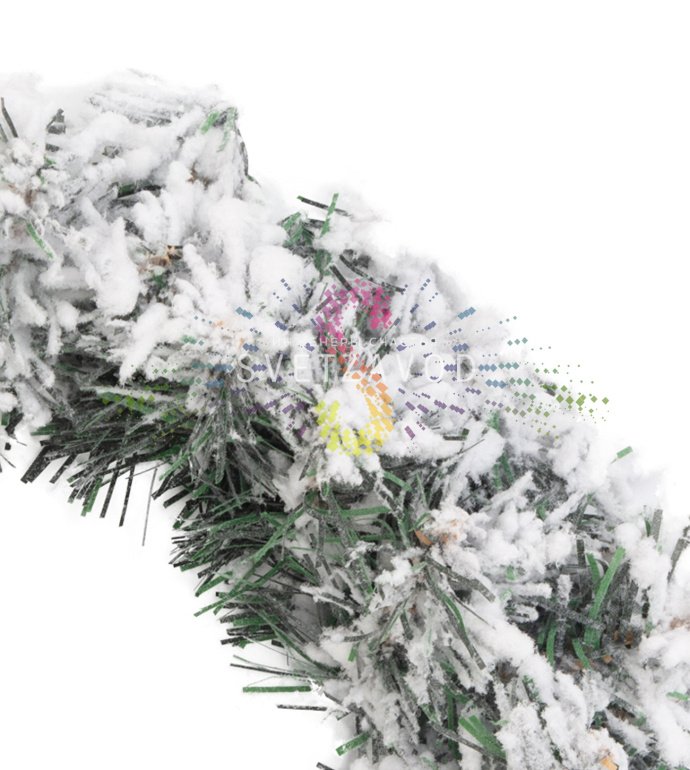 Детальное фото рождественского елового венка Neon-Night арт. SEL-387. Видны реалистичные заснеженные ветки из ПВХ зеленого цвета.