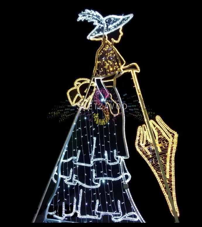 Детальное фото светодиодной композиции "Девушка с зонтом" 2D. Виден прочный металлический каркас, светодиодные гирлянды, подставка для пригрузов. Фигура установлена в саду.