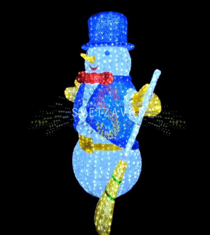 Детальное фото акриловой 3D фигуры Снеговика с метлой. Видны светодиоды, металлический каркас и подключение к трансформатору 24В.