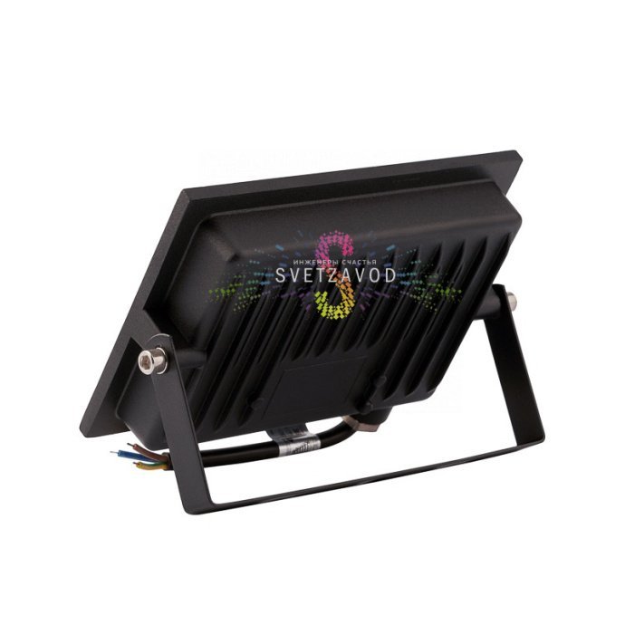 Детальное фото светодиодного прожектора REXANT 50Вт в черном алюминиевом корпусе с защитой IP65, стеклянным рассеивателем и поворотным креплением. Детальное фото светодиодного прожектора REXANT 50Вт в черном алюминиевом корпусе с защитой IP65, стеклянным рассеивателем и поворотным креплением.