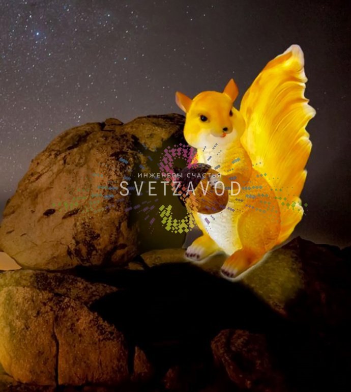 Детальное фото светодиодной фигуры Белка с желудем из стекловолокна, с внутренней подсветкой, для улицы и помещения.