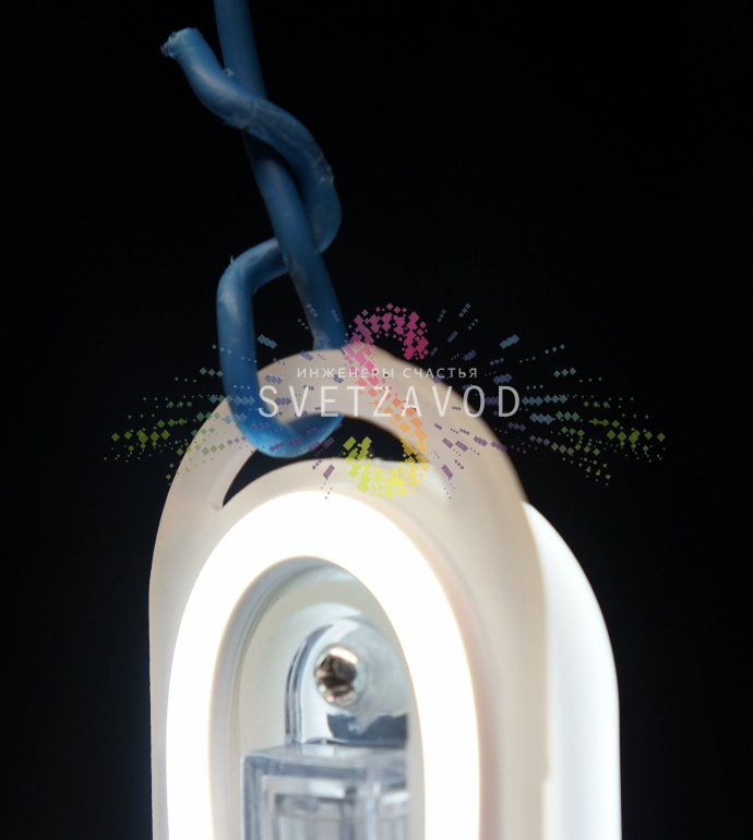 Крупный план светодиодной снежинки 80см с белым неоном, пластиковым каркасом и эффектом динамической подсветки 'тающая сосулька'. Крупный план светодиодной снежинки 80см с белым неоном, пластиковым каркасом и эффектом динамической подсветки 'тающая сосулька'.