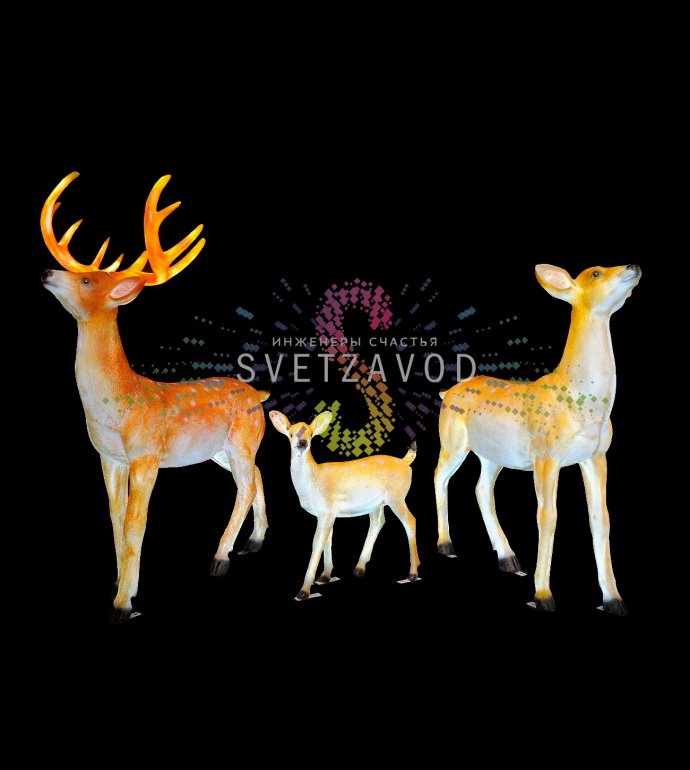 Детальное фото светодиодной фигуры оленя из стекловолокна. Видны конструкция, внутренняя LED-подсветка и влагозащищенный корпус IP65.