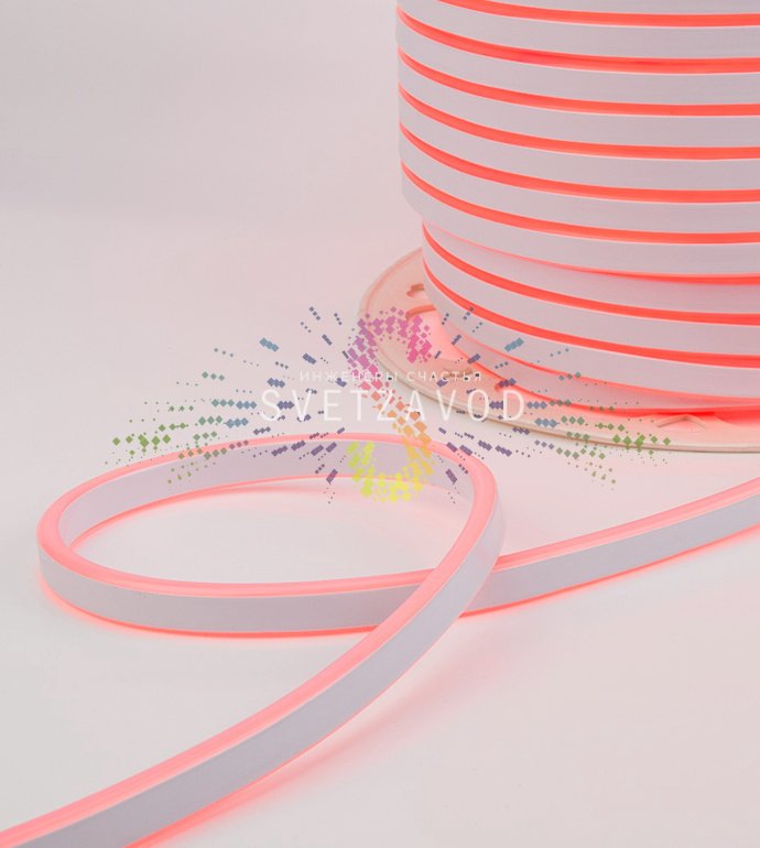 Крупный план светящегося двухстороннего гибкого неона Neon-Night красного цвета в силиконовой оболочке, демонстрирующий равномерное свечение и конструкцию.