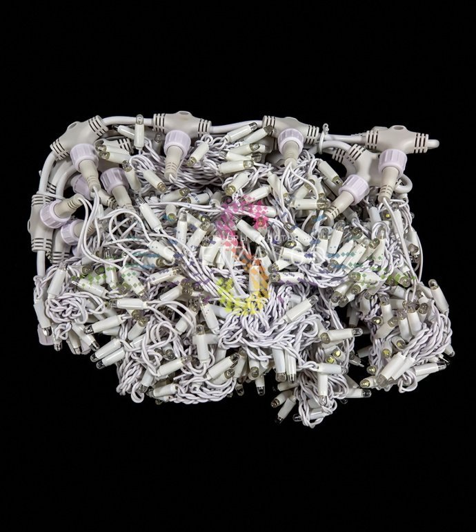 Детальное фото светодиодного дождя Rich Led: горизонтальный шлейф 2м, 20 нитей по 6м с теплыми белыми диодами, белый ПВХ провод.