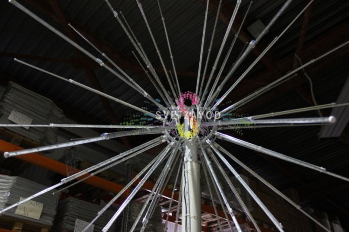 Крупный план светодиодного фейерверка Шар Ø4м (SFW-236) с металлическим каркасом, 52 пластиковыми лучами и контроллером на 12 программ.