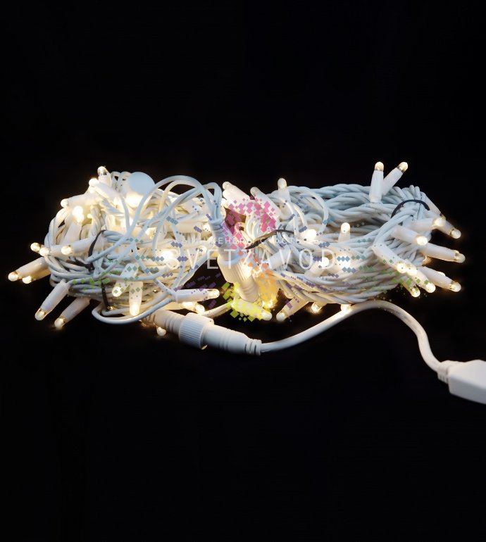 Детальное фото гирлянды-нити Стринг Лайт: 10 метров каучукового провода белого цвета со 100 светодиодами теплого белого света, защищенными колпачками Детальное фото гирлянды-нити Стринг Лайт: 10 метров каучукового провода белого цвета со 100 светодиодами теплого белого света, защищенными колпачками