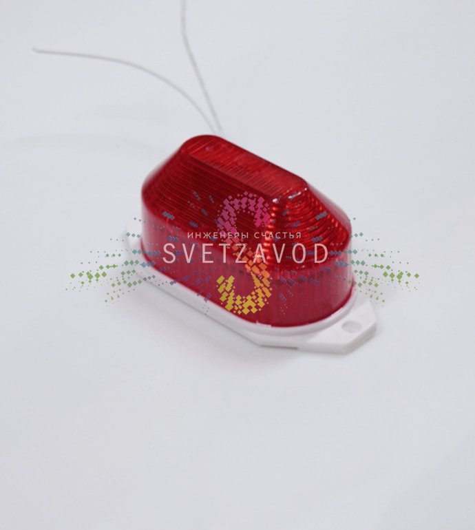 Крупный план красной светодиодной строб-лампы FLESI с накладным монтажом, 10 светодиодами, клеммной колодкой для подключения 220В и степенью защиты IP65.