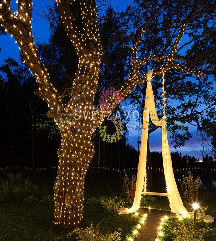 Крупный план светодиодного Клип Лайта 12В с защитными колпачками, демонстрирующий равномерное расположение диодов на зеленом ПВХ-кабеле.