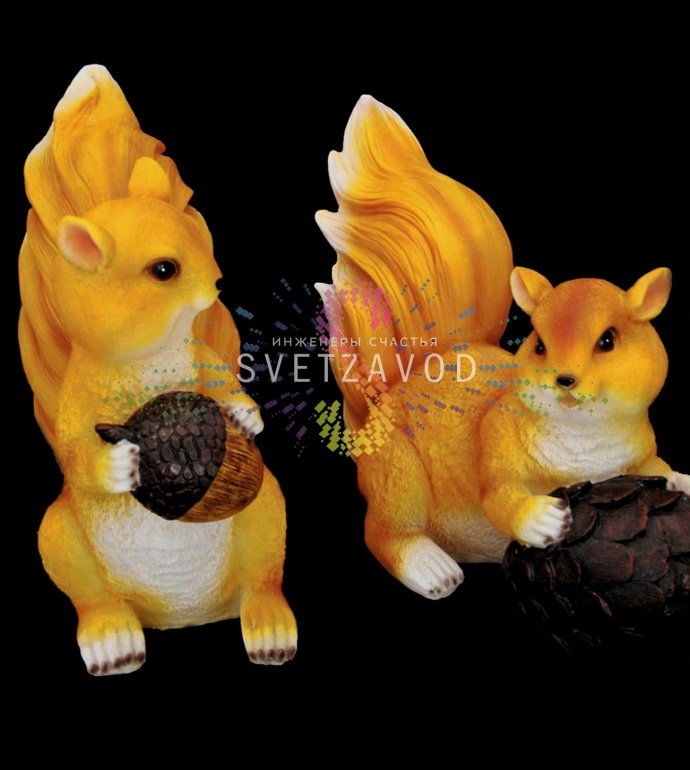 Детальное фото светодиодной фигуры Белка с желудем из стекловолокна, с внутренней подсветкой, для улицы и помещения.