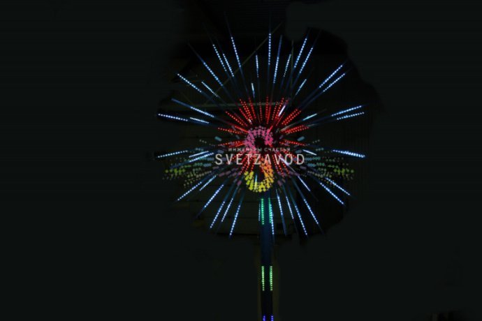 Крупный план светодиодного фейерверка Шар Ø4м (SFW-236) с металлическим каркасом, 52 пластиковыми лучами и контроллером на 12 программ.