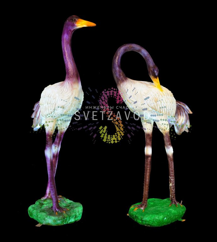 Детальное фото светодиодной фигуры Журавль (120x65x30 см) из стекловолокна с внутренней LED-подсветкой, предназначенной для улицы и помещений.