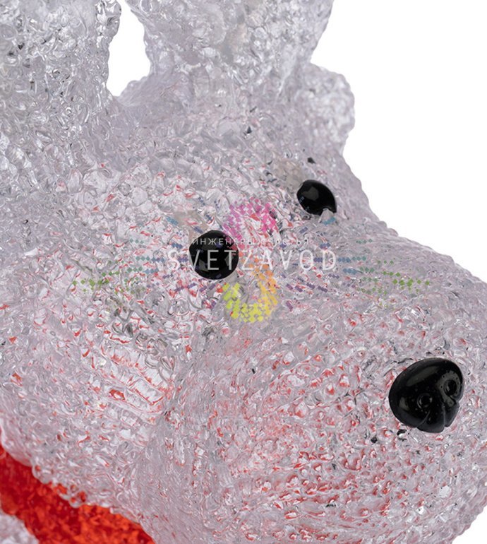 Детальное фото акриловой светодиодной фигуры 3D Олененок в шарфе. Видны 24 светодиода, качественный акрил, размеры 20х17х30 см, работает от 2-х батареек АА.