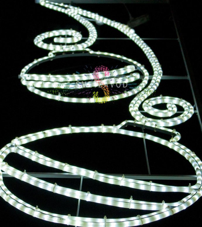 Крупный план светодиодной консоли Новогодние шары: металлический каркас с белыми LED-дюралайтами, подключение к опоре.