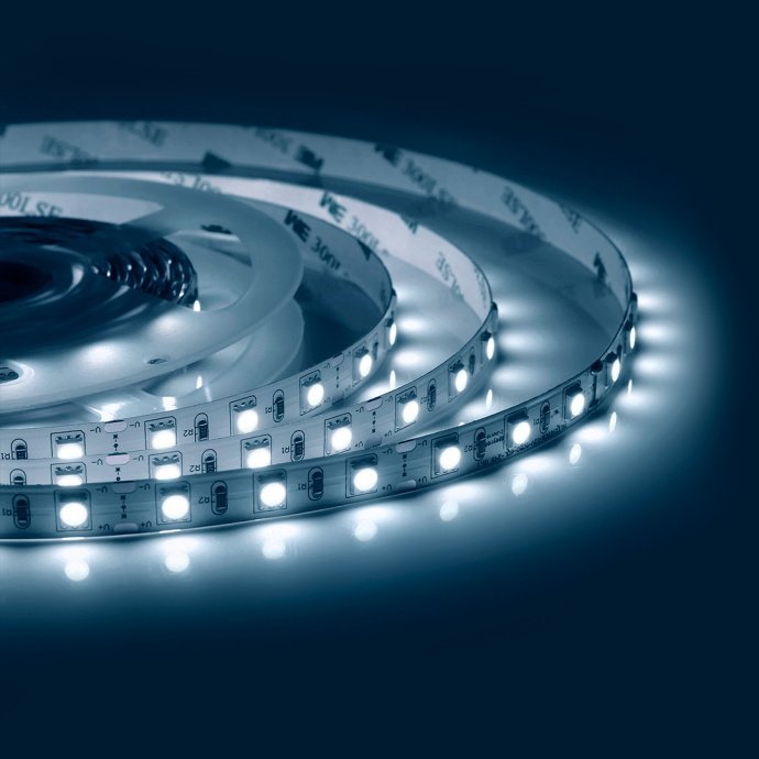 Светодиодная лента 12В, SMD 5050, 60 диодов/м, холодный белый свет 6500K, IP20, 5м, белая двухслойная подложка, угол 120°